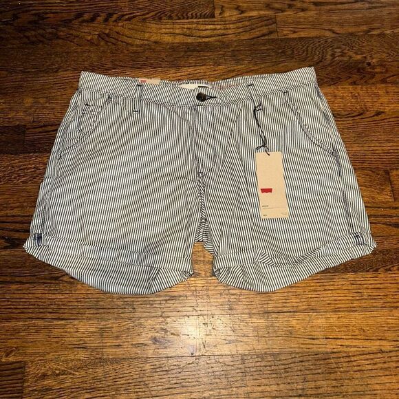 New Levi’s Shorts - Picture 1 of 5